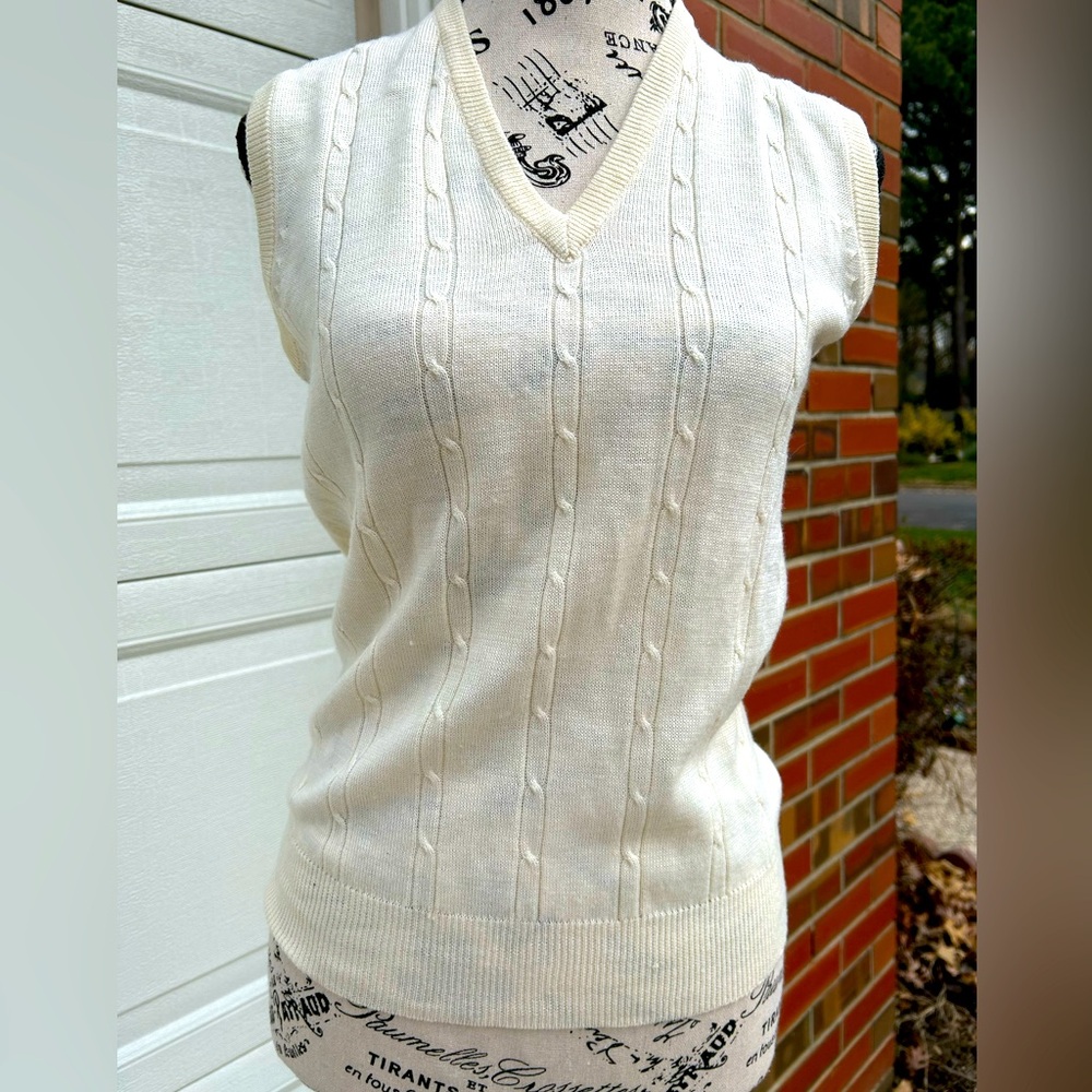 NWOT🌸Lilly Dache Sweater Vest